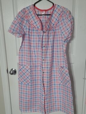 Vintage Womans House Coat Pink & Blue Plaid Button-Front W/ Pockets Size XL